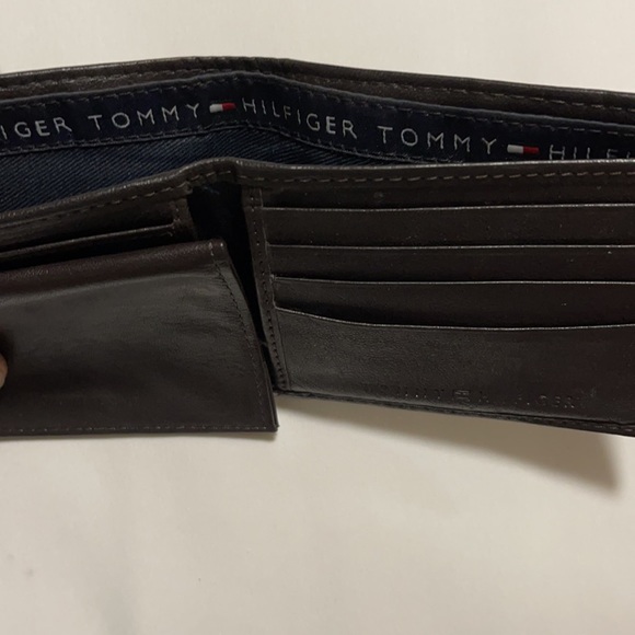 Tommy Hilfiger Wallet - Picture 3 of 3